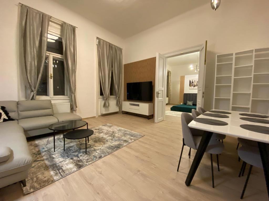 Entrez Apartment 3 - Historical Centre Koszyce Zewnętrze zdjęcie
